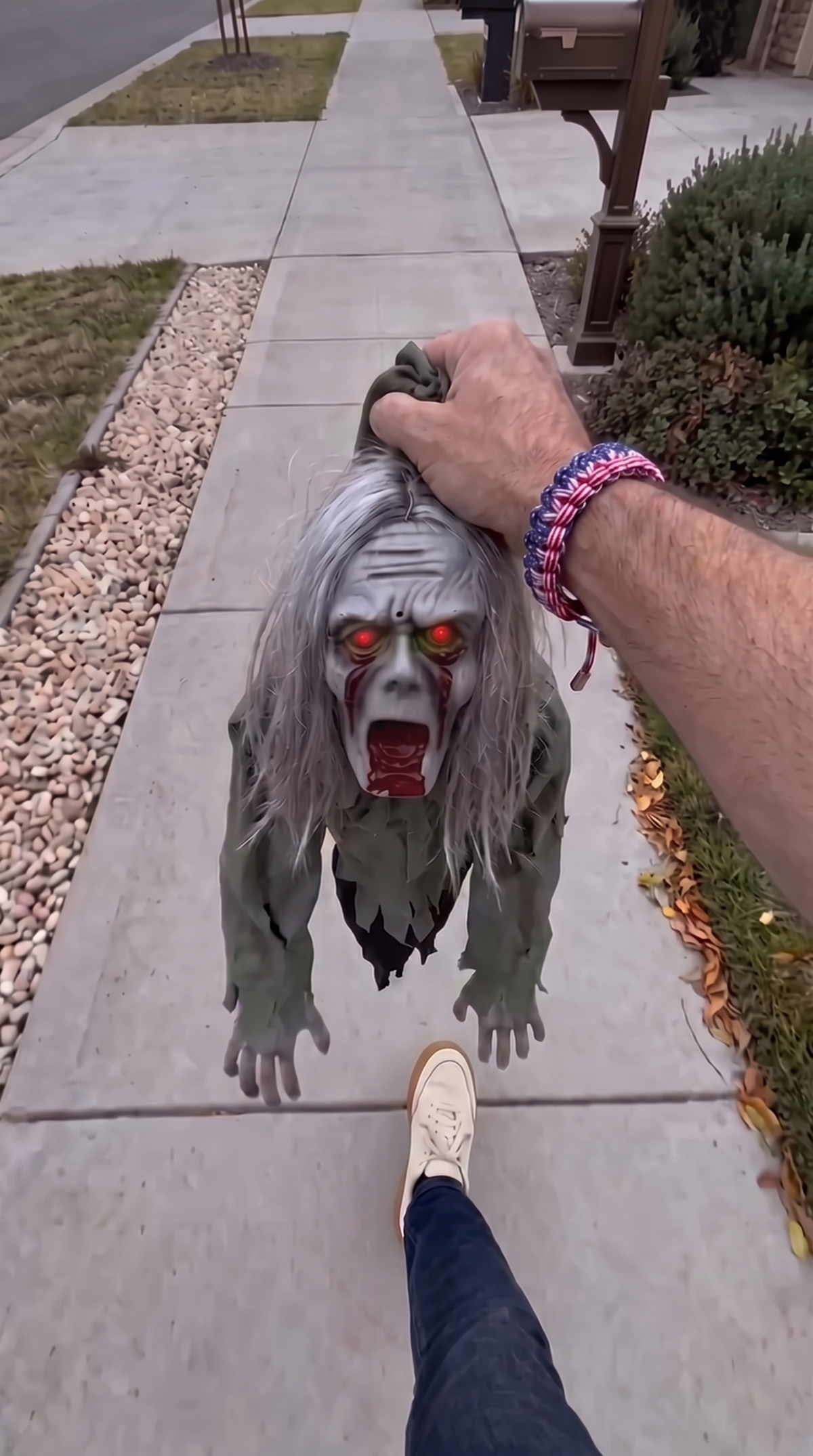 The Crawler – Touch-Activated Crawling Zombie Ghost