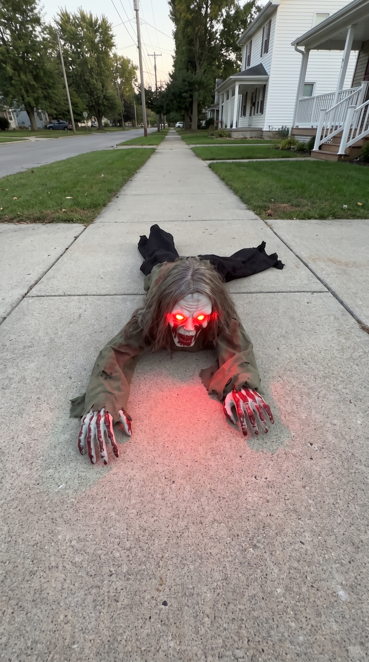 The Crawler – Touch-Activated Crawling Zombie Ghost